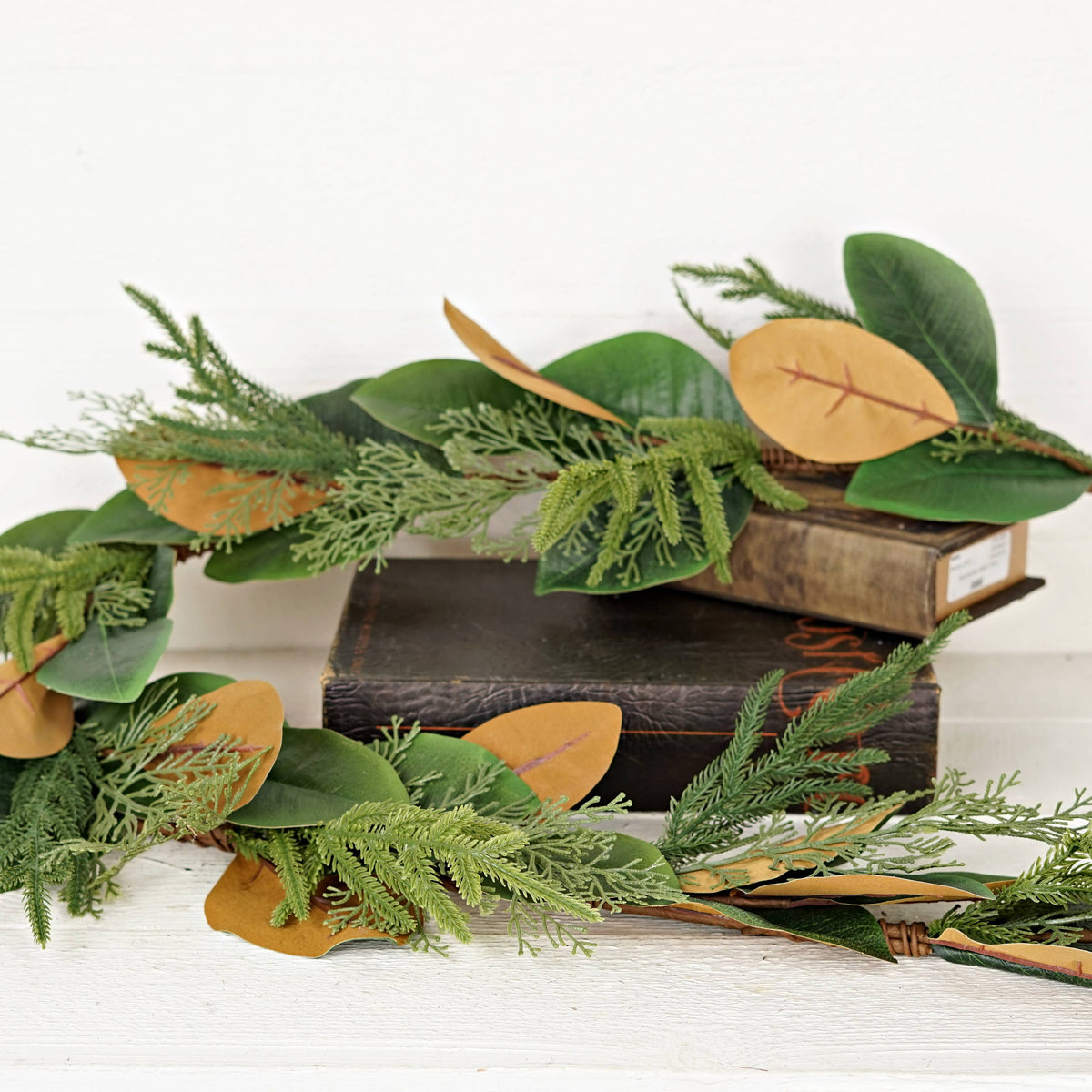 Garland-Magnolia Leaves w/Norfolk and Cedar