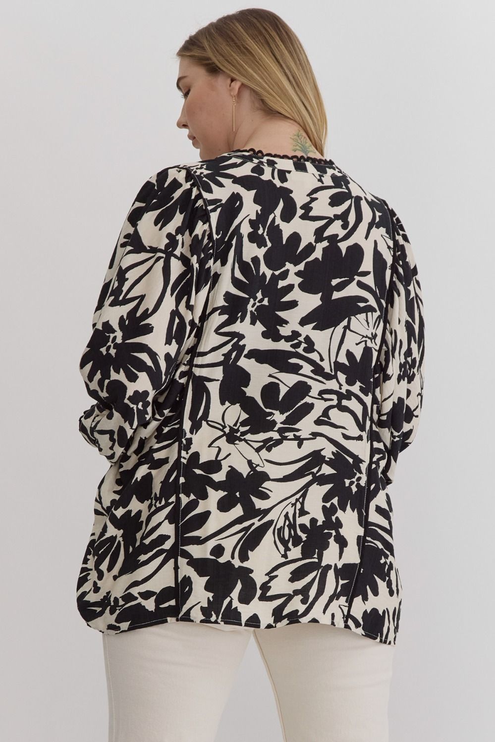 Black & White Flower Top-Curvy