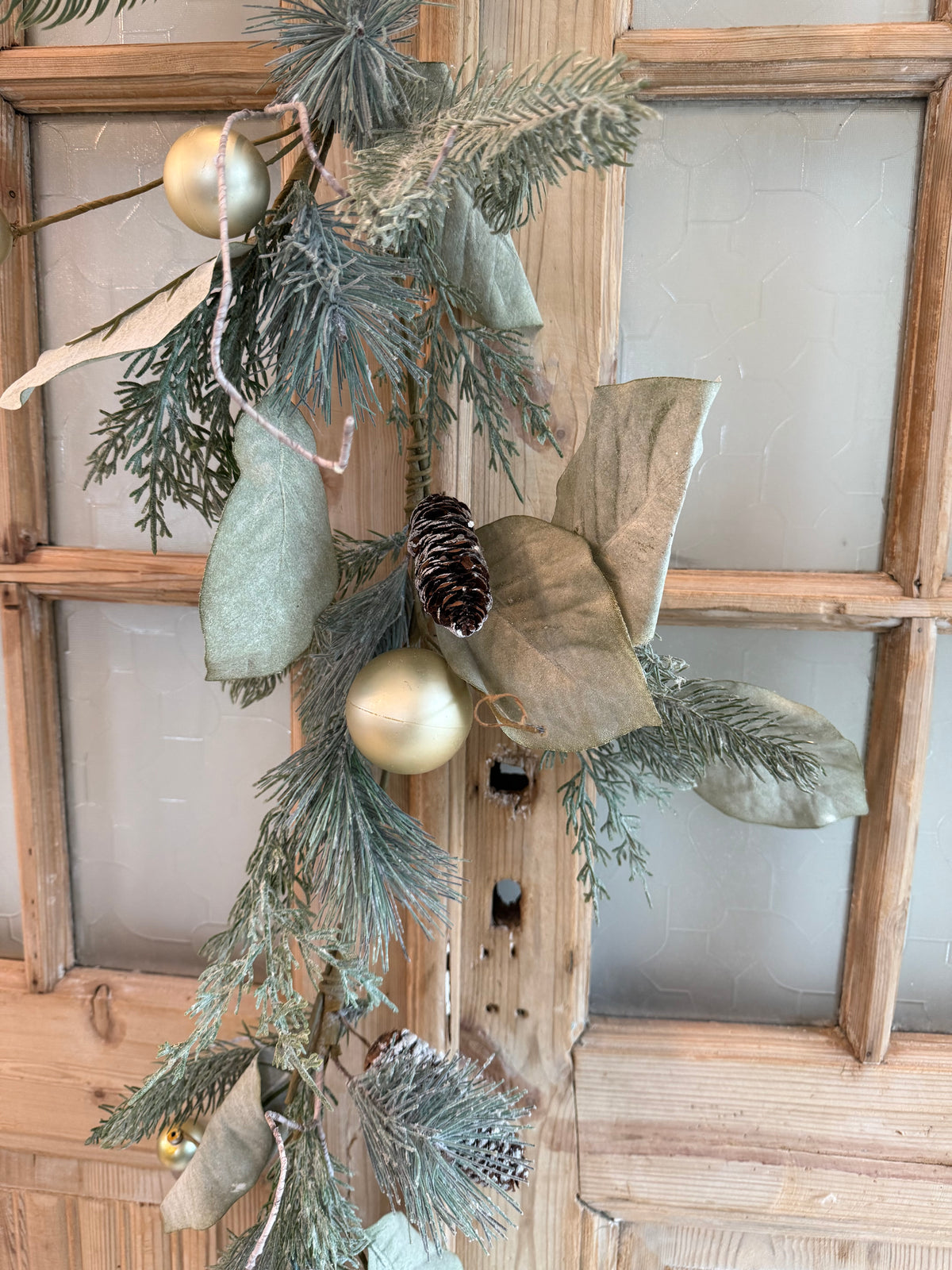 Magnolia/Bell Garland