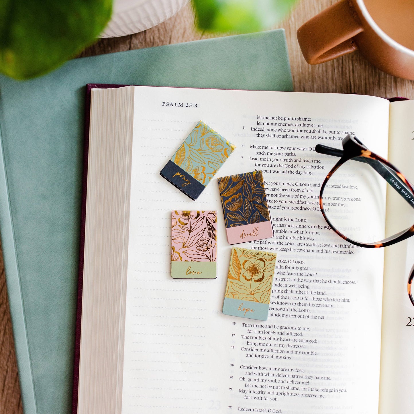 Dwell Magnetic Bookmark Set - Gold Foil