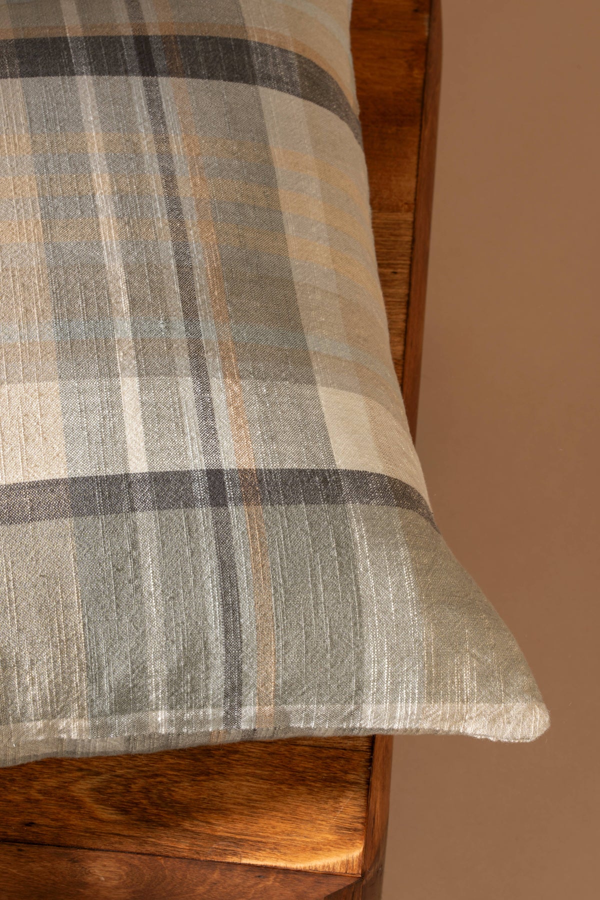 20x20 Delacourt Woven Pillow
