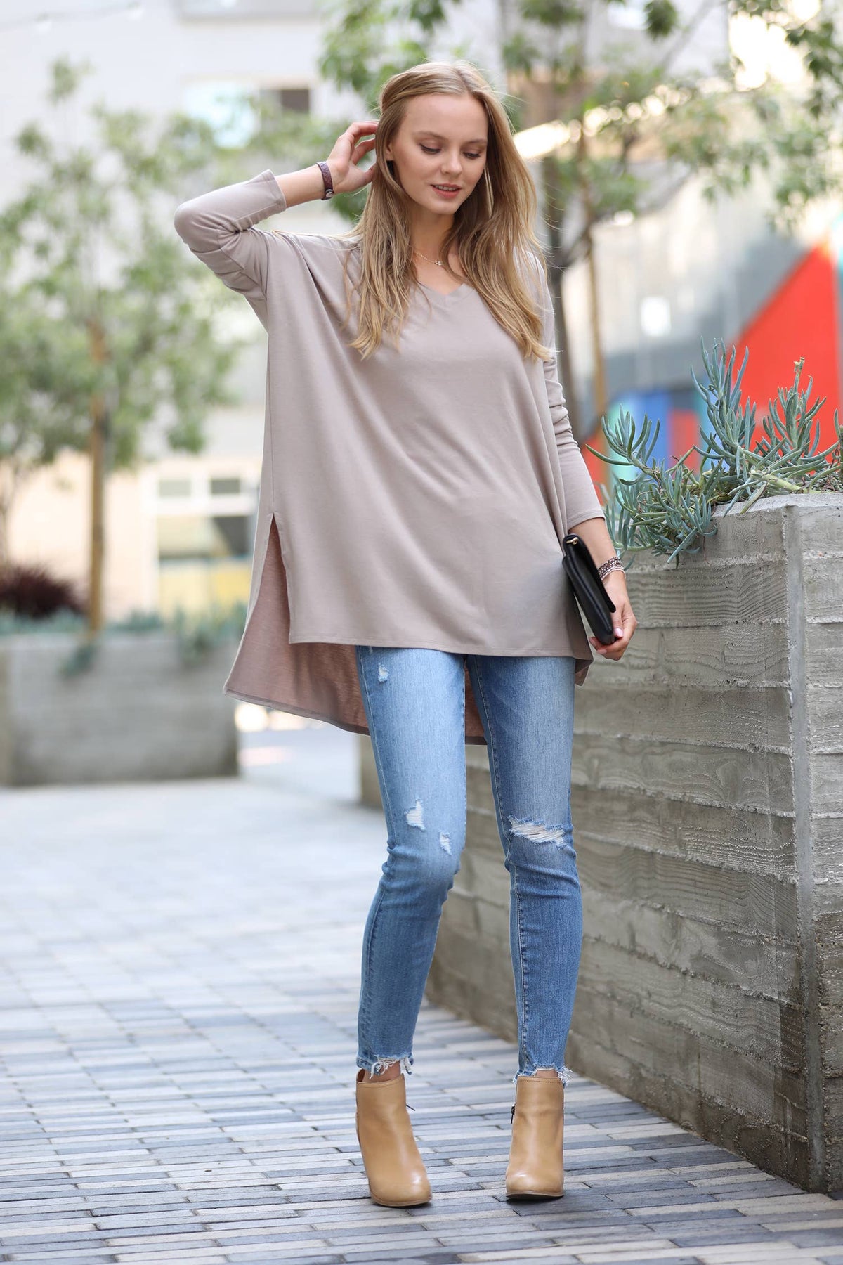 SC79292 DOLMAN LONG SLEEVE V-NECK SIDE SLIT HI-LOW HEM TOP