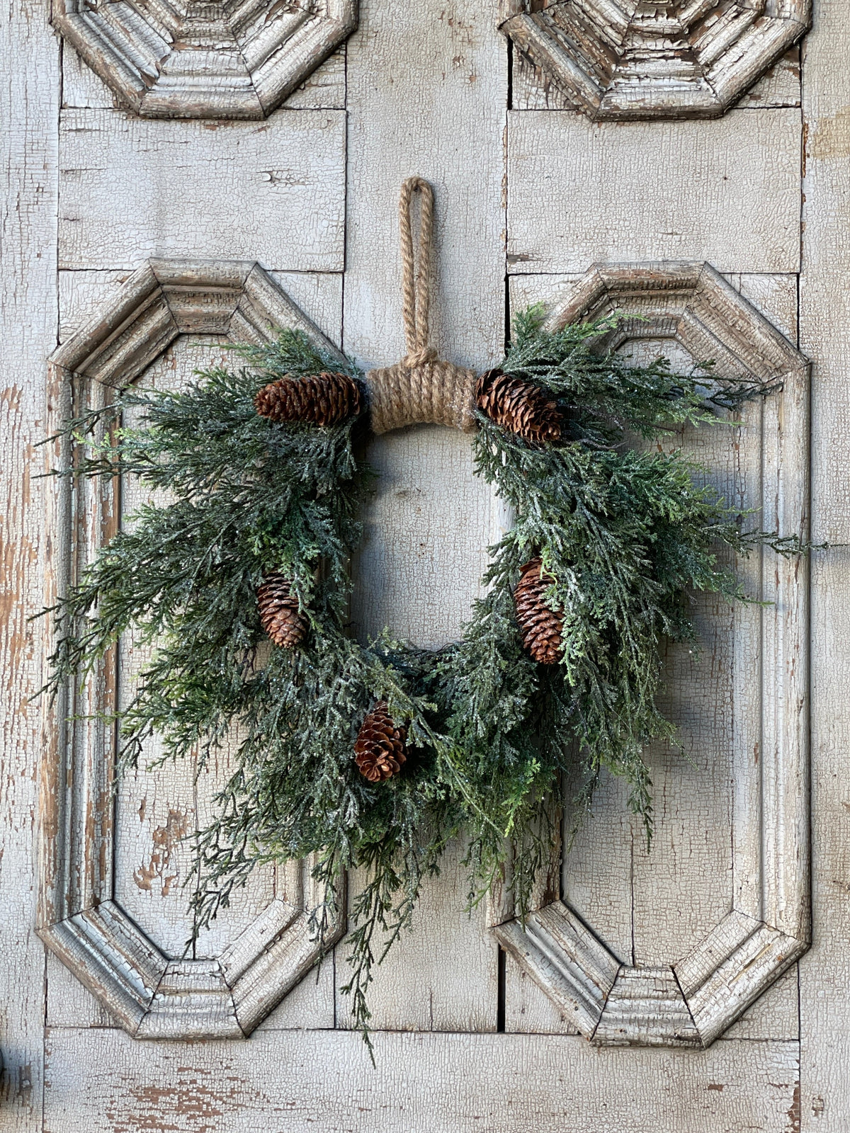 Silver Thread Cedar Wreath | 16"