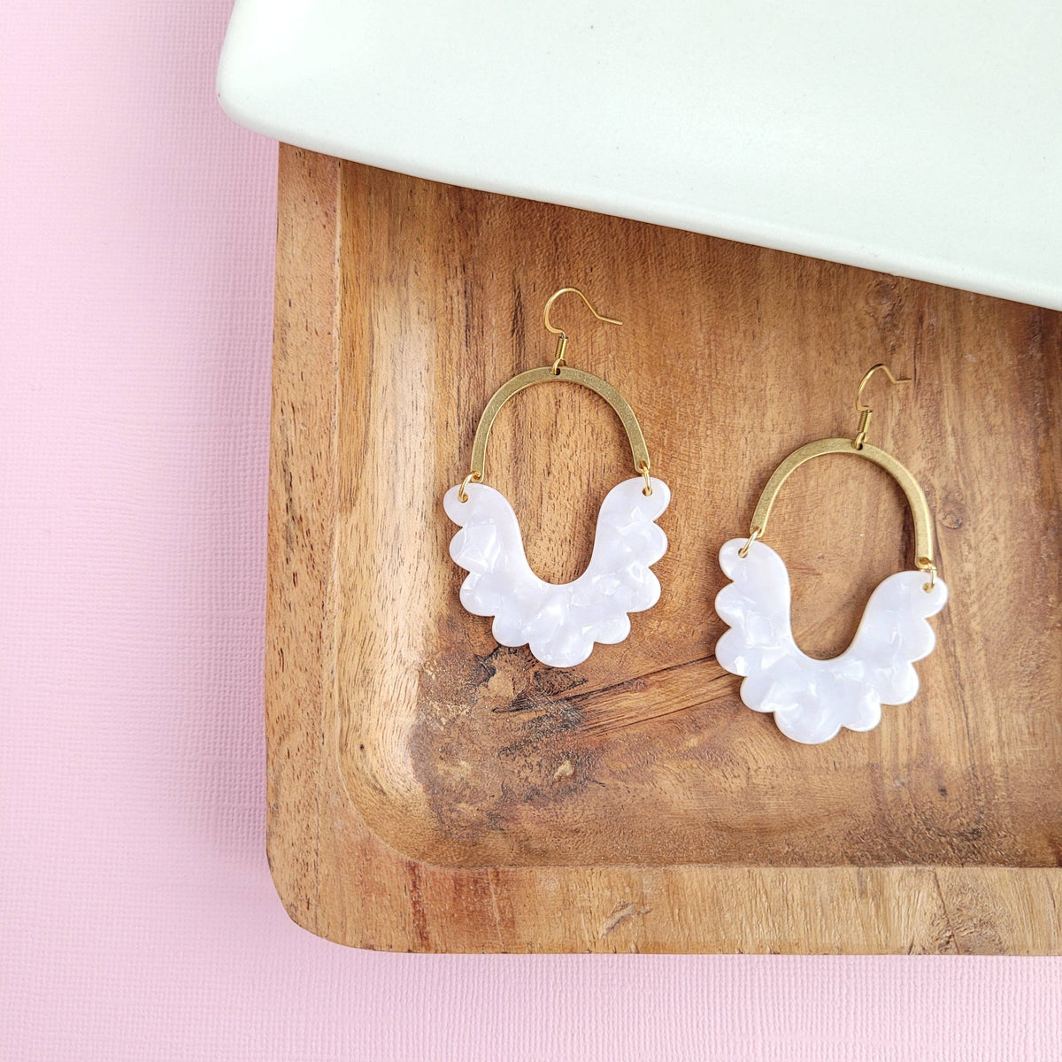 Scarlett Earrings- Pearl White