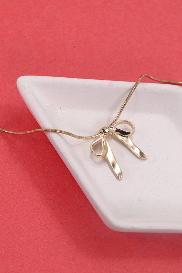 Bow Ribbon Snake. Chain necklace