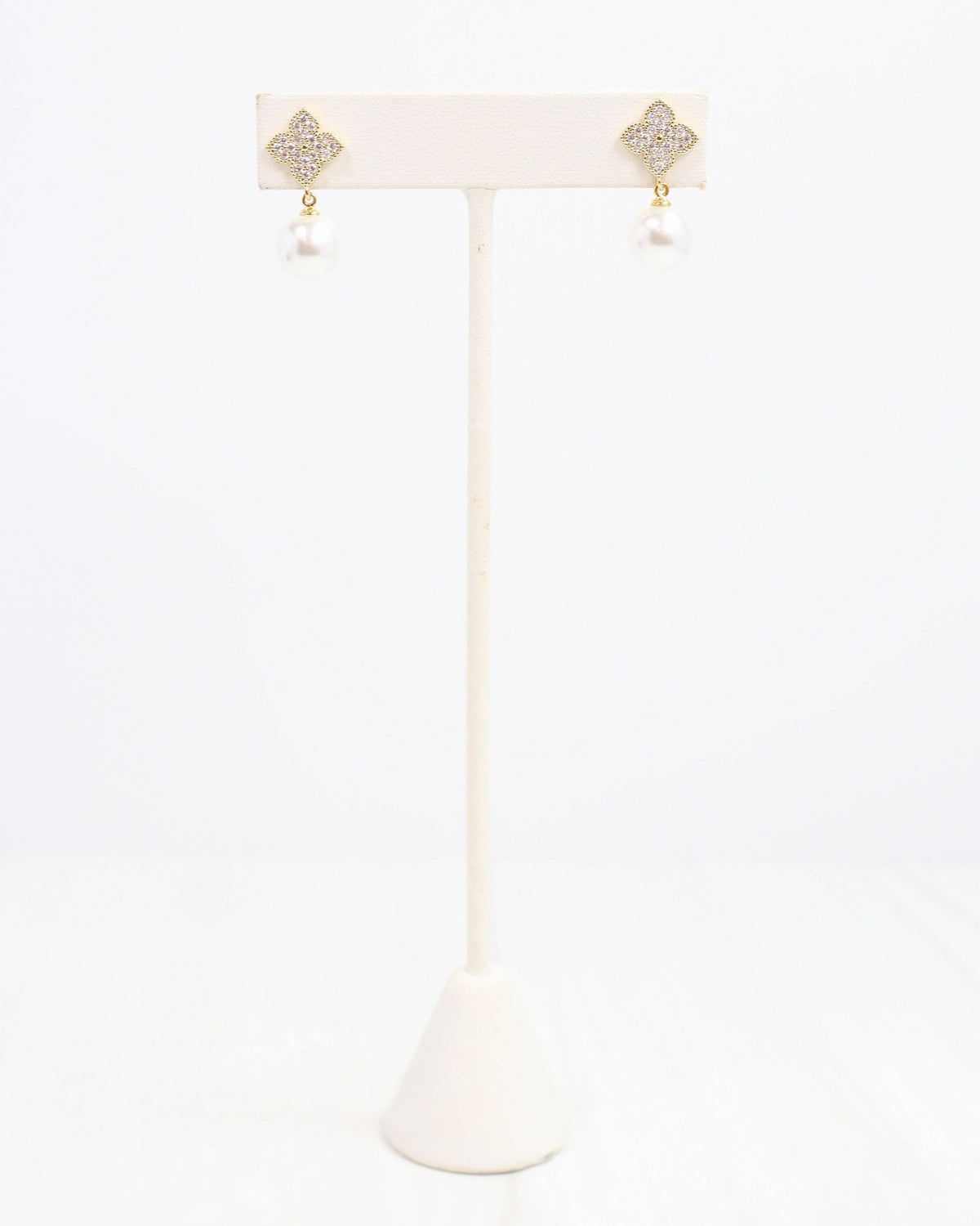 Chanti Clover and Pearl Stud Pearl