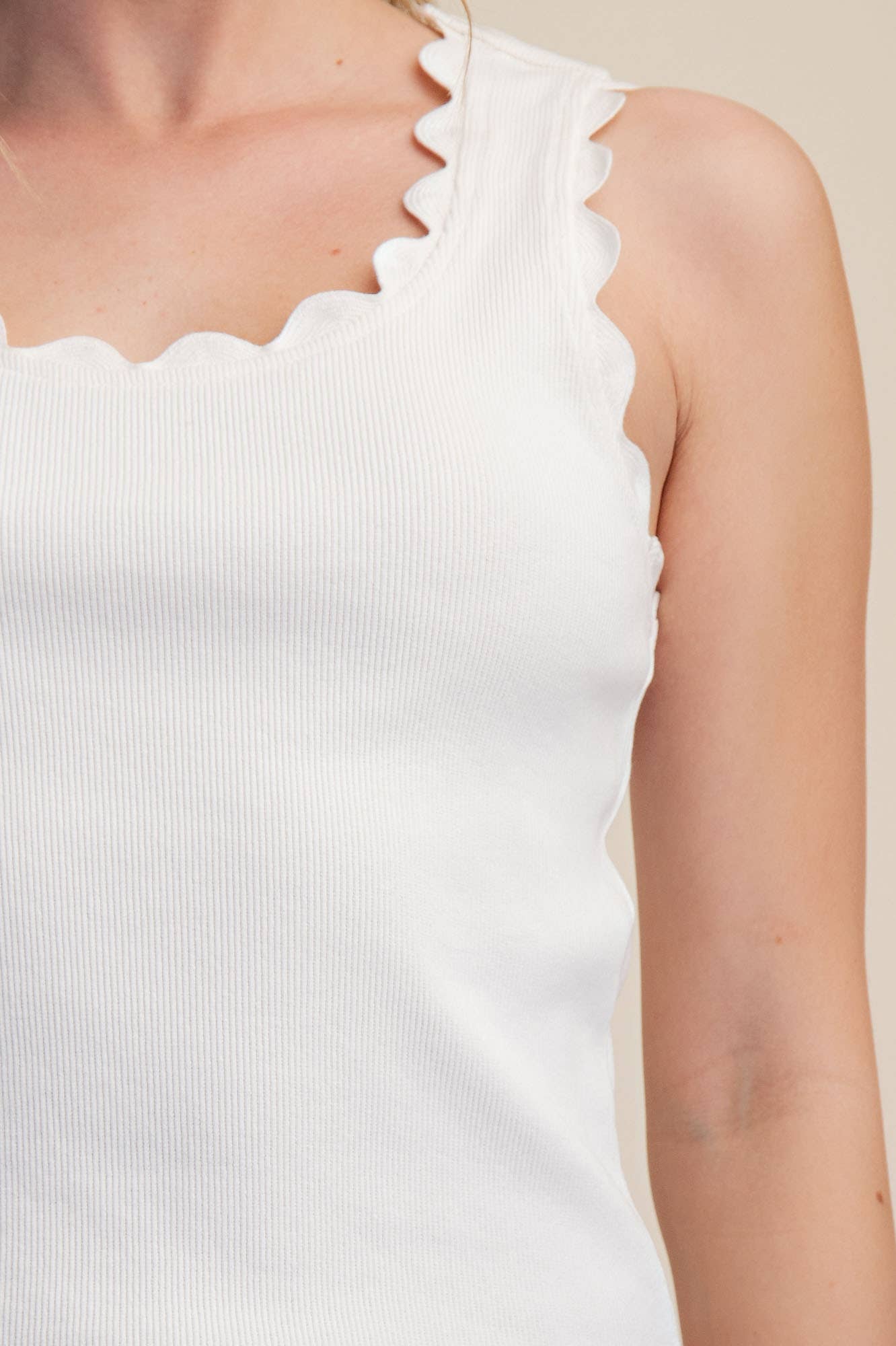 Scallop Wave sleeveless tank-WHITE