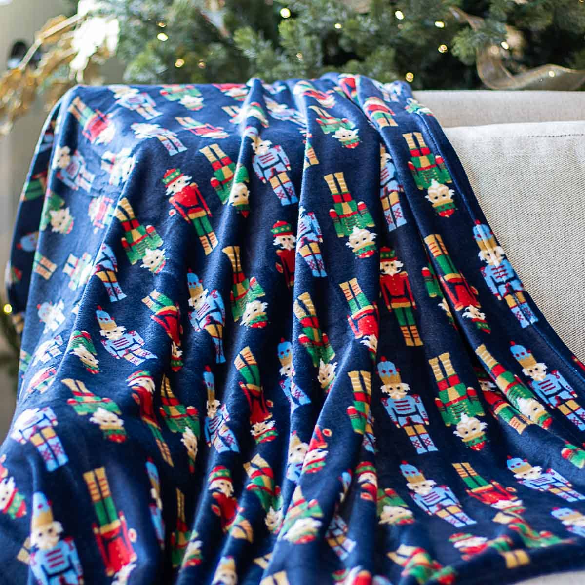 Nutcracker March Throw Navy/Multi 50x60
