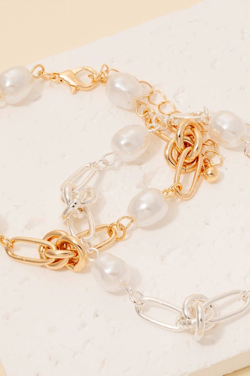 Pearl Beads And Oval Chain Bracelet: CRMSIL