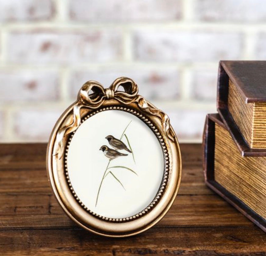 Round Gold Bow Frame