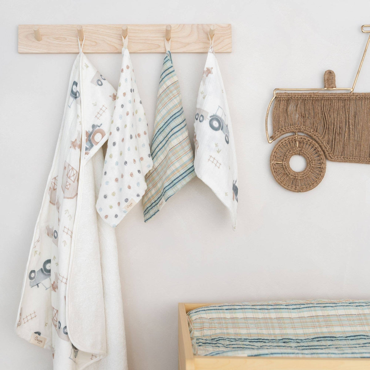 Charlie Farmhouse Tractor HT/Wash Cloth Set