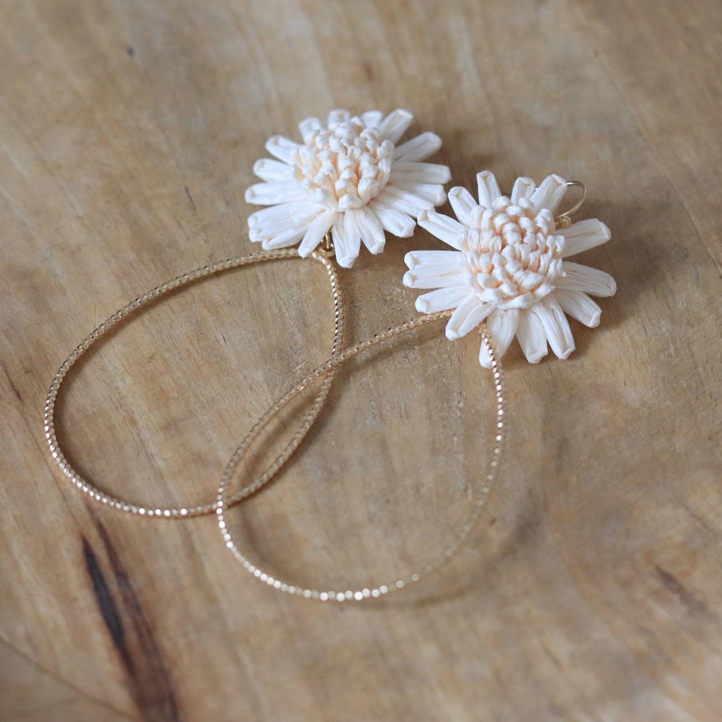 Cream Raffia Flower Teardrop