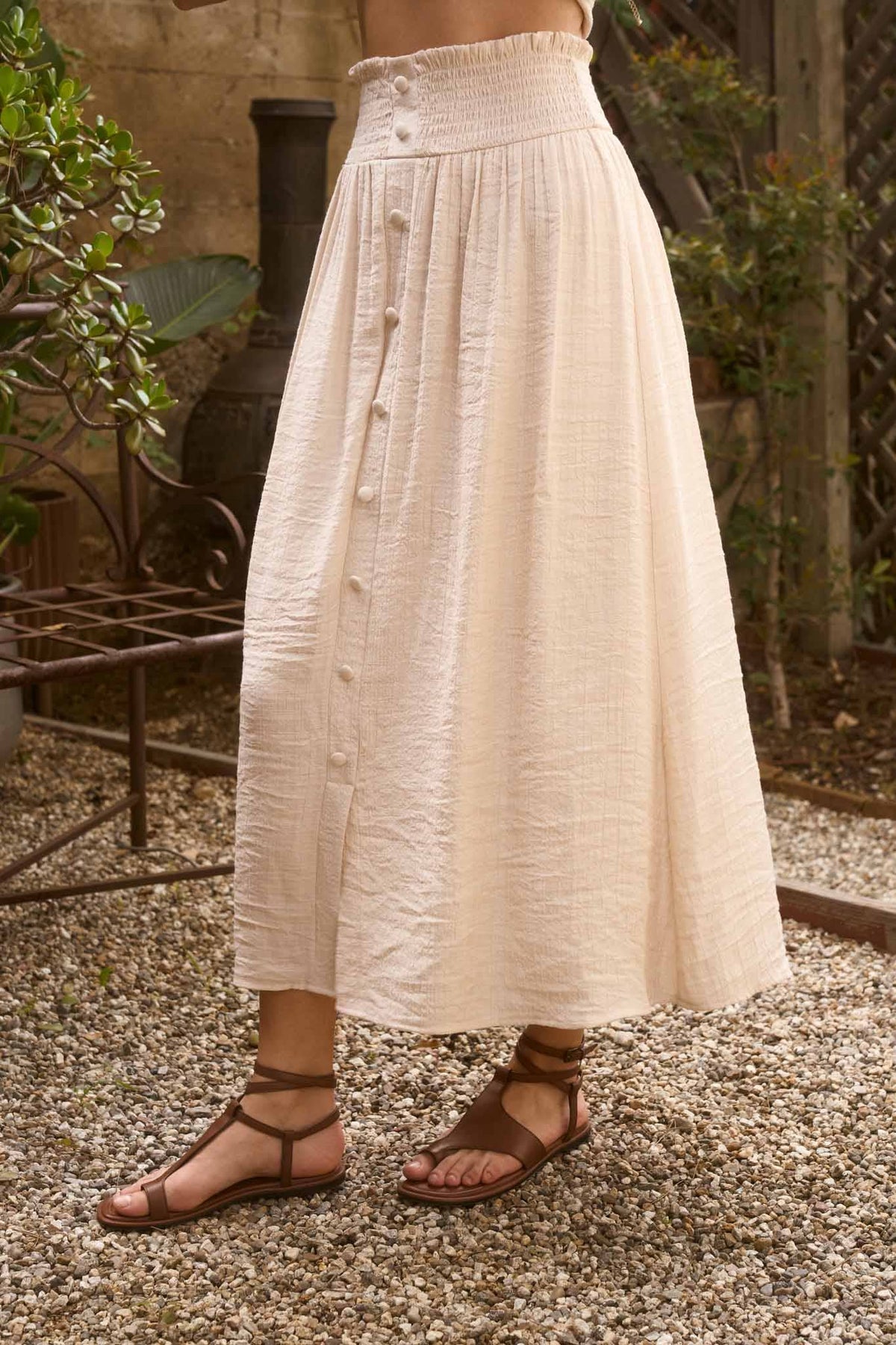 SMOCKED WAIST RUFFLE DETAIL BUTTON DOWN MIDI SKIRT: MOCHA