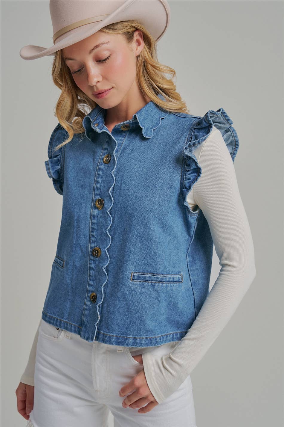 RUFFLED DENIM VEST WITH SCALLOPED COLLAR AND PLACKET BAND: DENIM, S-M-L(2-2-2)