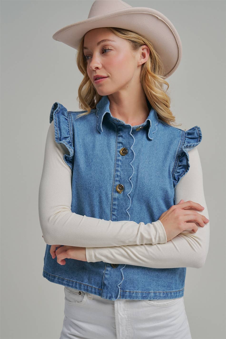 RUFFLED DENIM VEST WITH SCALLOPED COLLAR AND PLACKET BAND: DENIM, S-M-L(2-2-2)