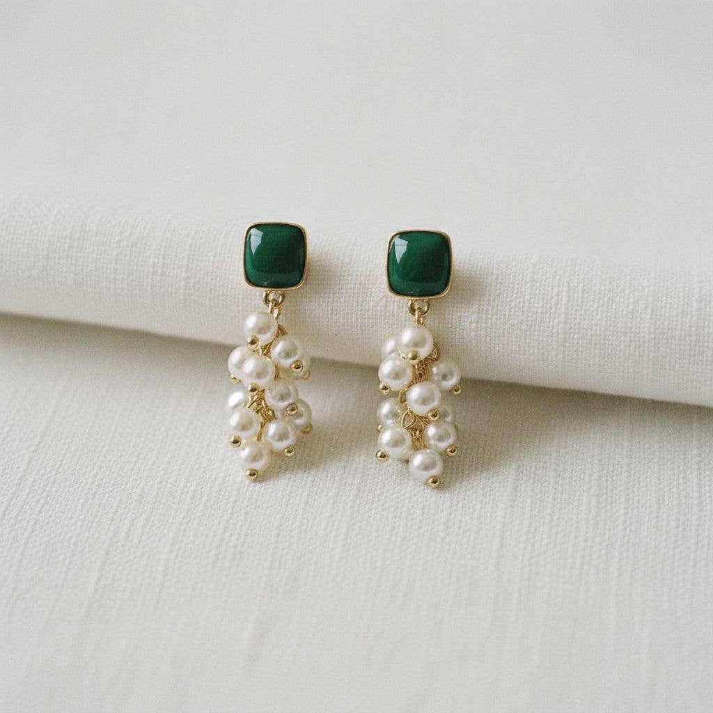 Chic Vintage-Inspired Pearl Drop Earrings