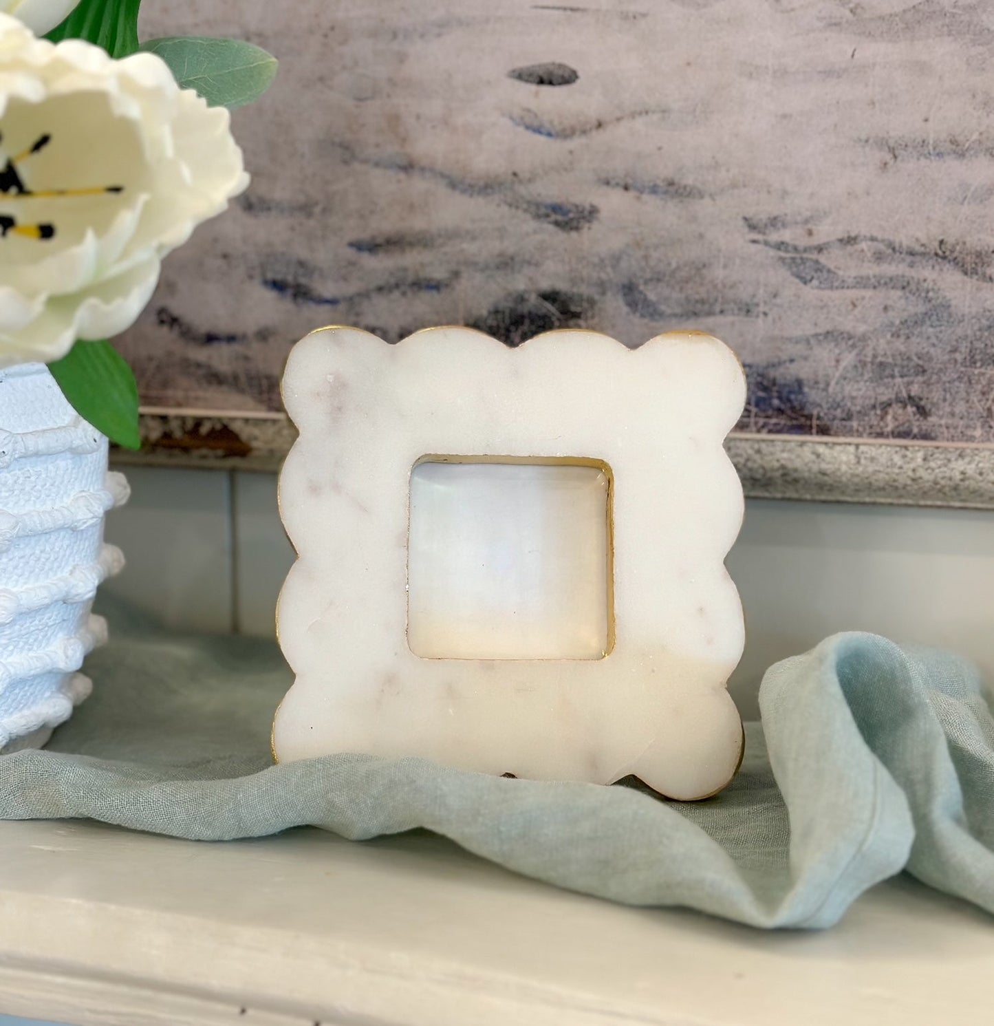 Scallop Marble Frame