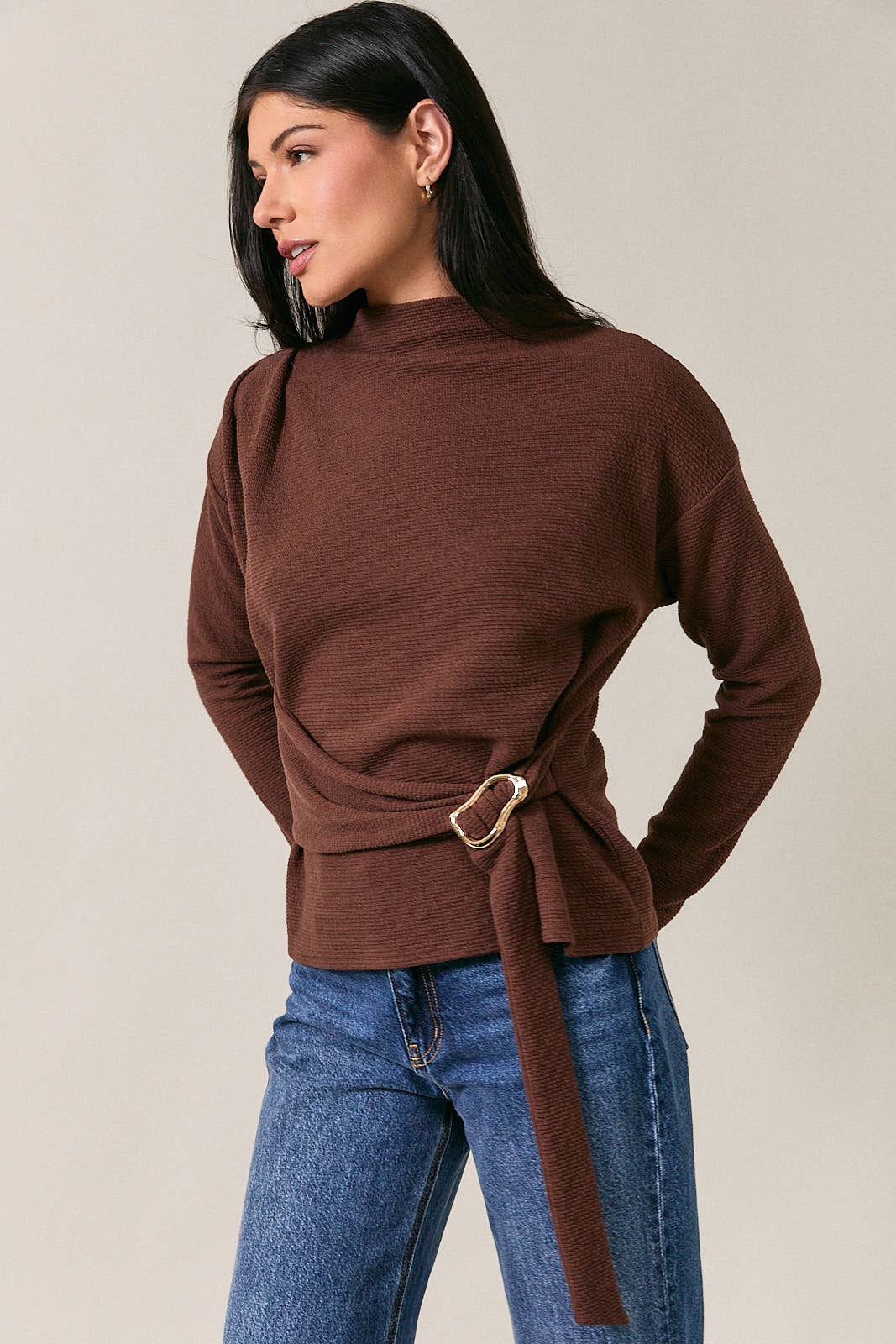 MOCK NECK LONG SLEEVE BELTED DETAIL TOP: Brown, L