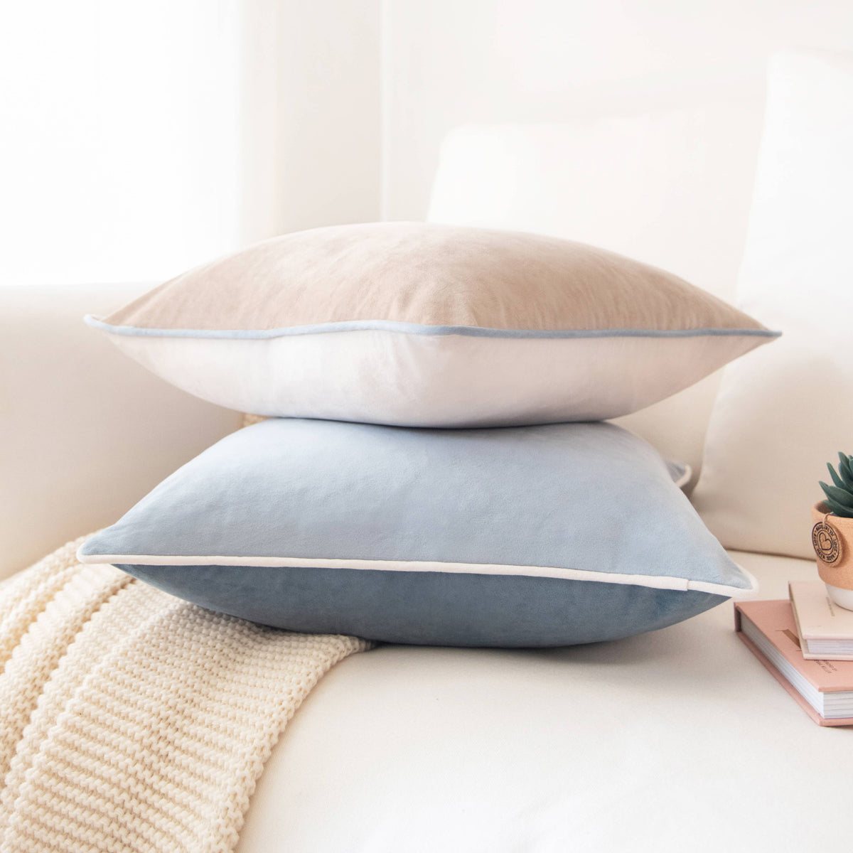 Monteverde Pillow Beige/Light Blue: 20x20 inch