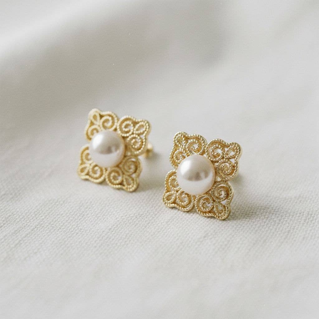Auspicious Cloud Pearl Stud Earrings