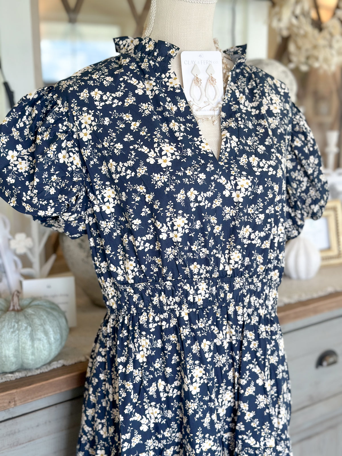 Navy Floral Print V-neck Bubble Sleeve Midi Dress-Curvy