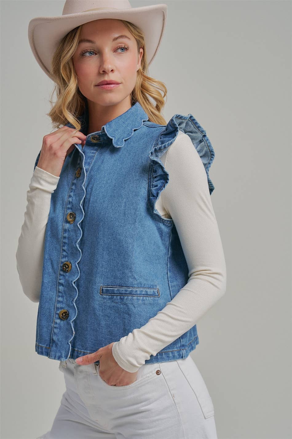 RUFFLED DENIM VEST WITH SCALLOPED COLLAR AND PLACKET BAND: DENIM, S-M-L(2-2-2)