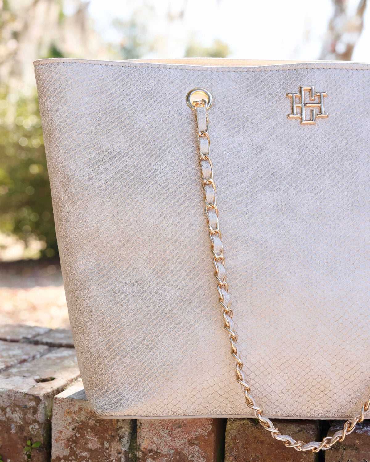 Quentin Tote Shimmer Champagne