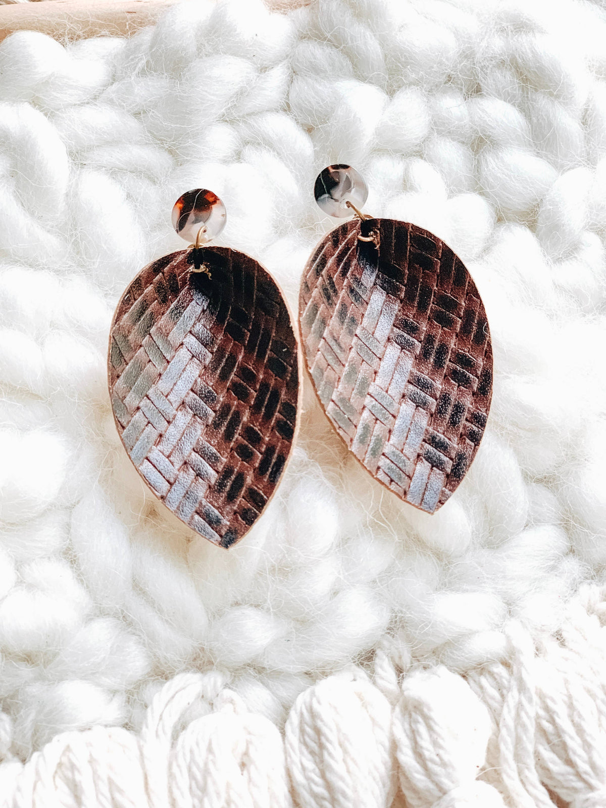 Tortoise Leather Earrings sm.