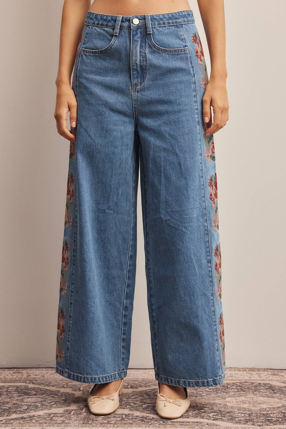 Floral Embroidered Wide Leg Jeans FP0026: Washed Denim, Contemporary, M