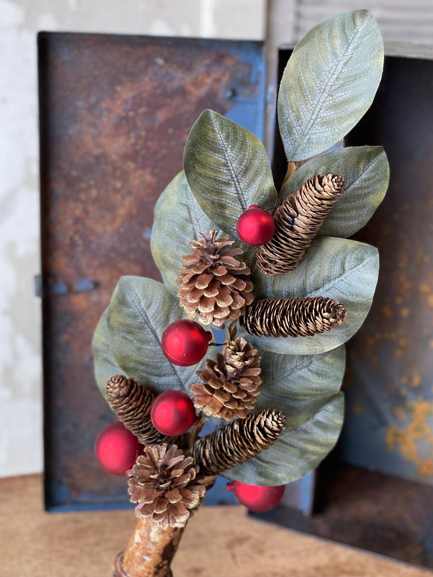 Goldstruck Magnolia Spray | 32"