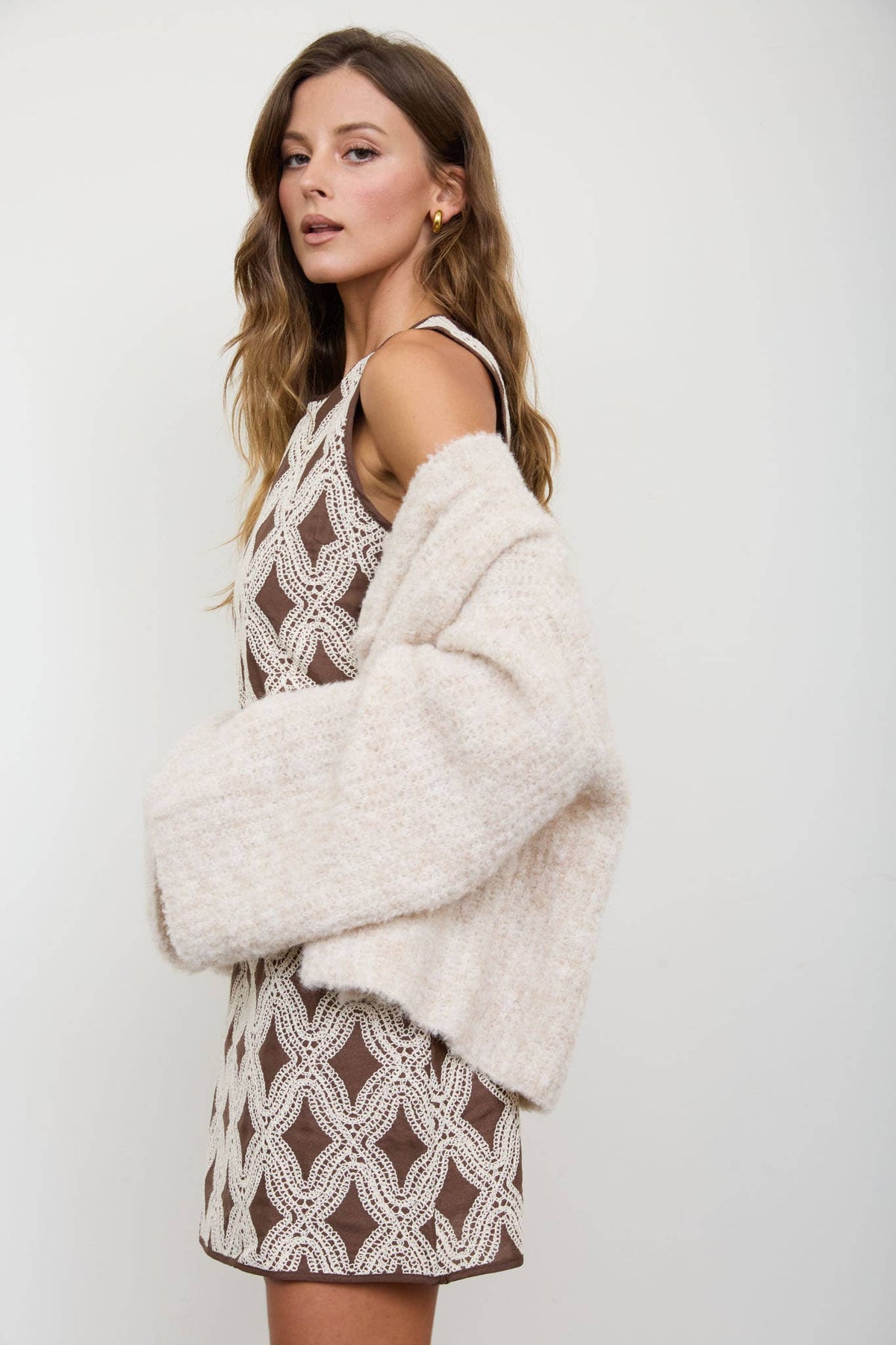 TEXTURED GEOMETRIC SLEEVELESS MINI DRESS: CHOCOLATE BROWN