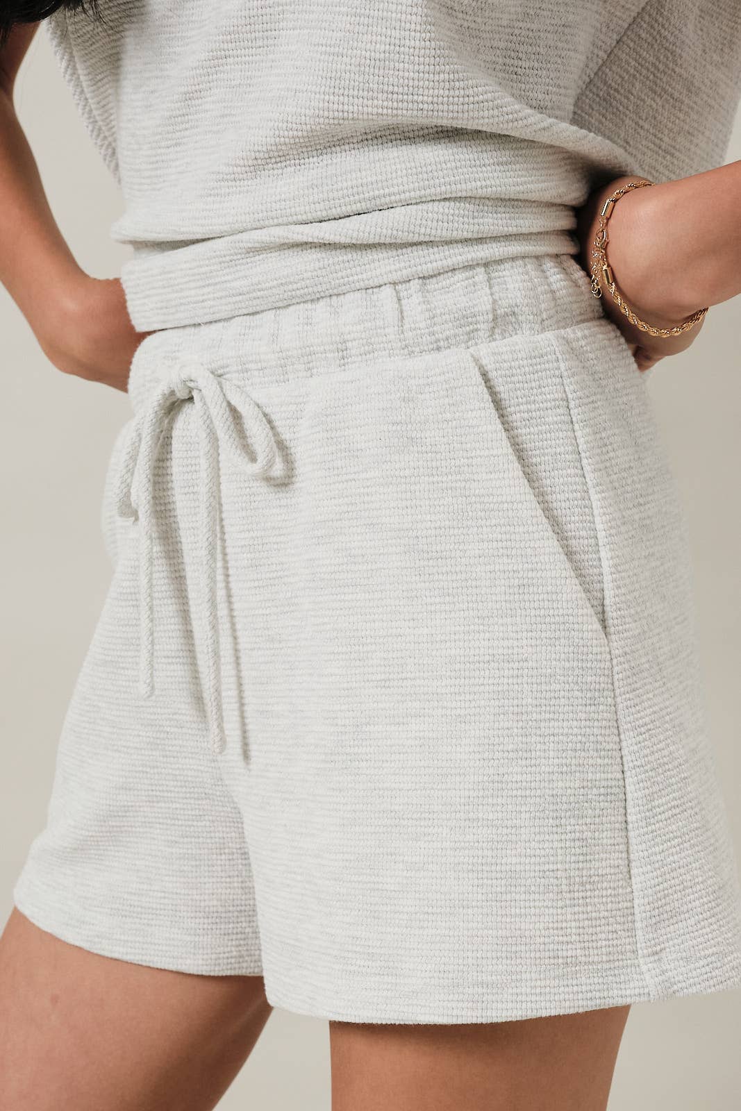 WAIST BAND DRAWSTRING SHORTS: ASH GREY, S