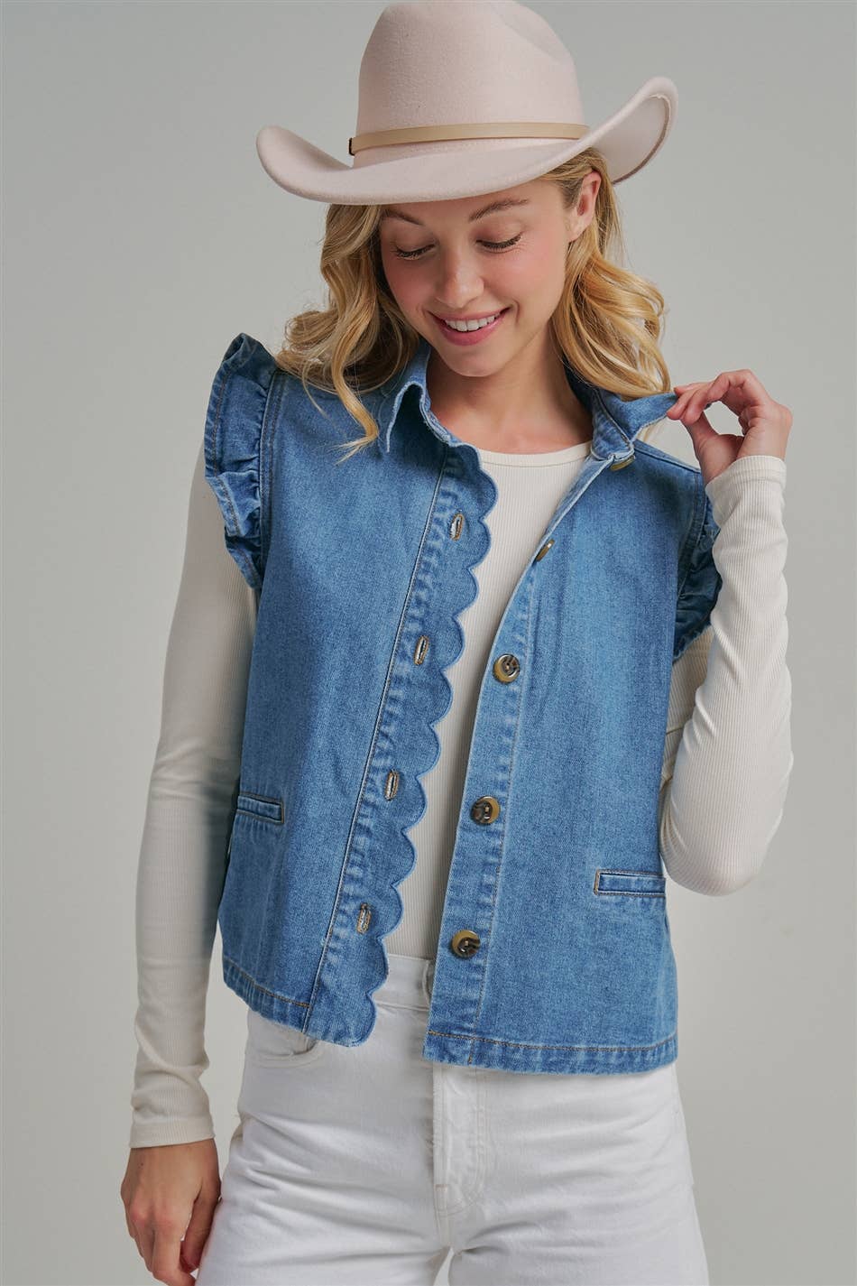 RUFFLED DENIM VEST WITH SCALLOPED COLLAR AND PLACKET BAND: DENIM, S-M-L(2-2-2)