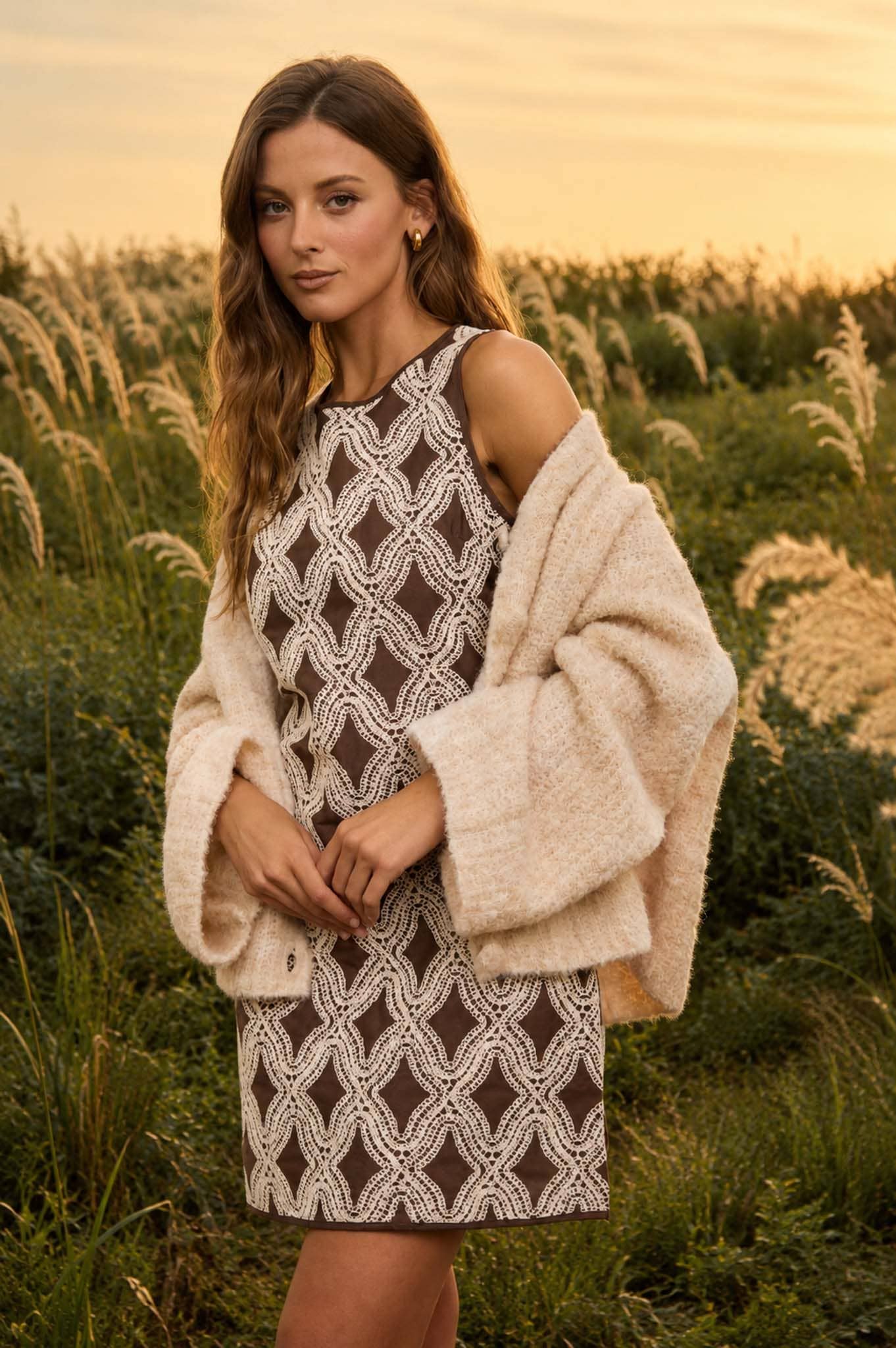 TEXTURED GEOMETRIC SLEEVELESS MINI DRESS: CHOCOLATE BROWN