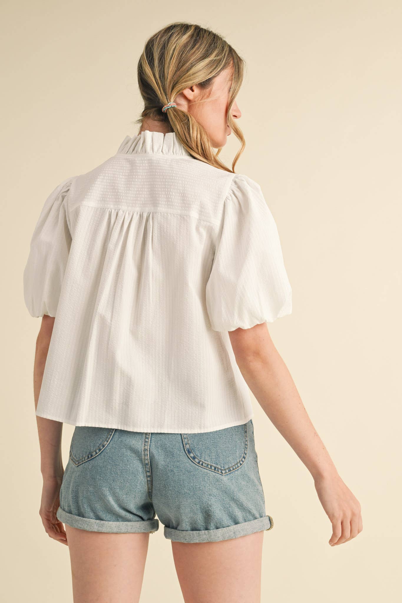 STRIPED RUFFLE BUTTON DOWN TOP MTP3750: PEACH CORAL, L