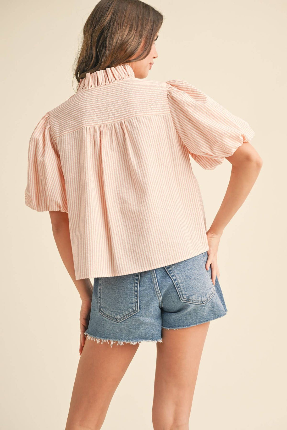 STRIPED RUFFLE BUTTON DOWN TOP MTP3750: PEACH CORAL, L