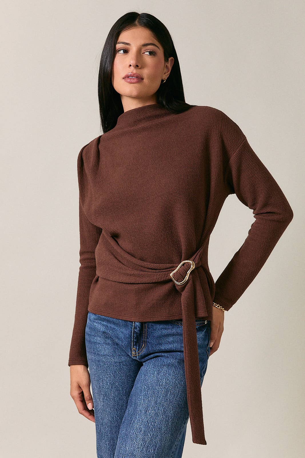 MOCK NECK LONG SLEEVE BELTED DETAIL TOP: Brown, L