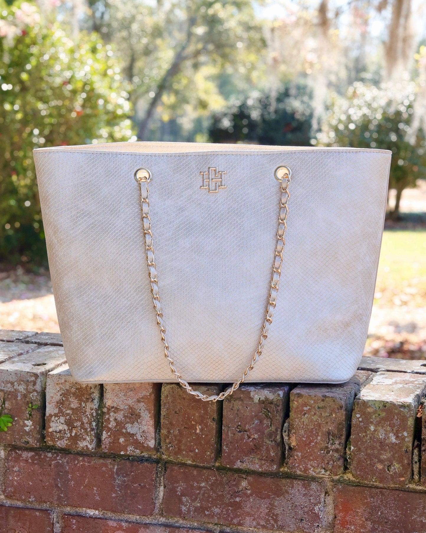 Quentin Tote Shimmer Champagne
