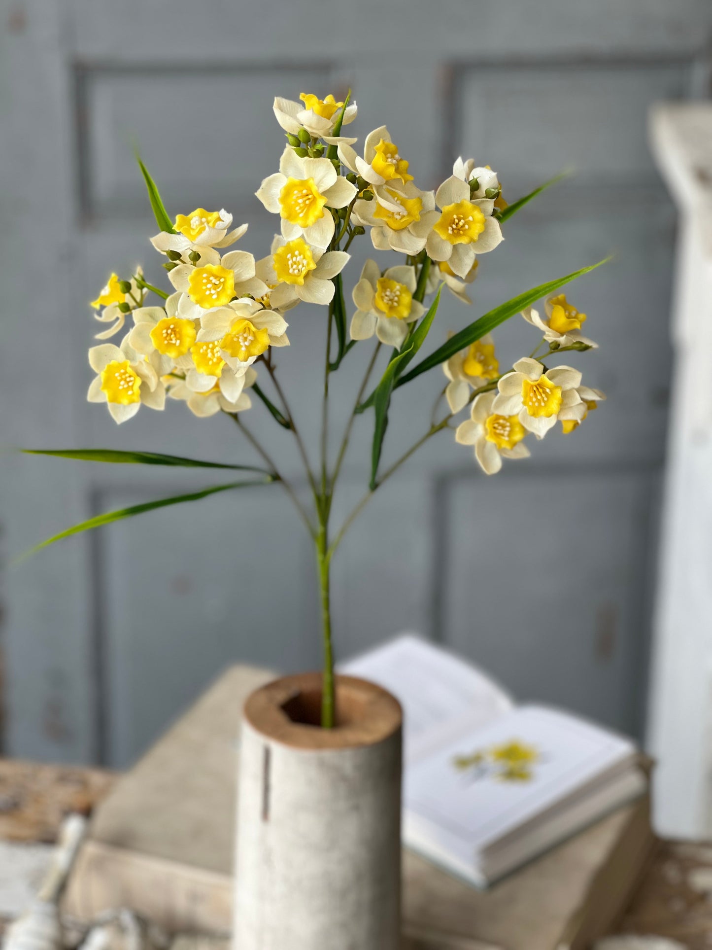 Daffodil Lane Spray | 31.5"