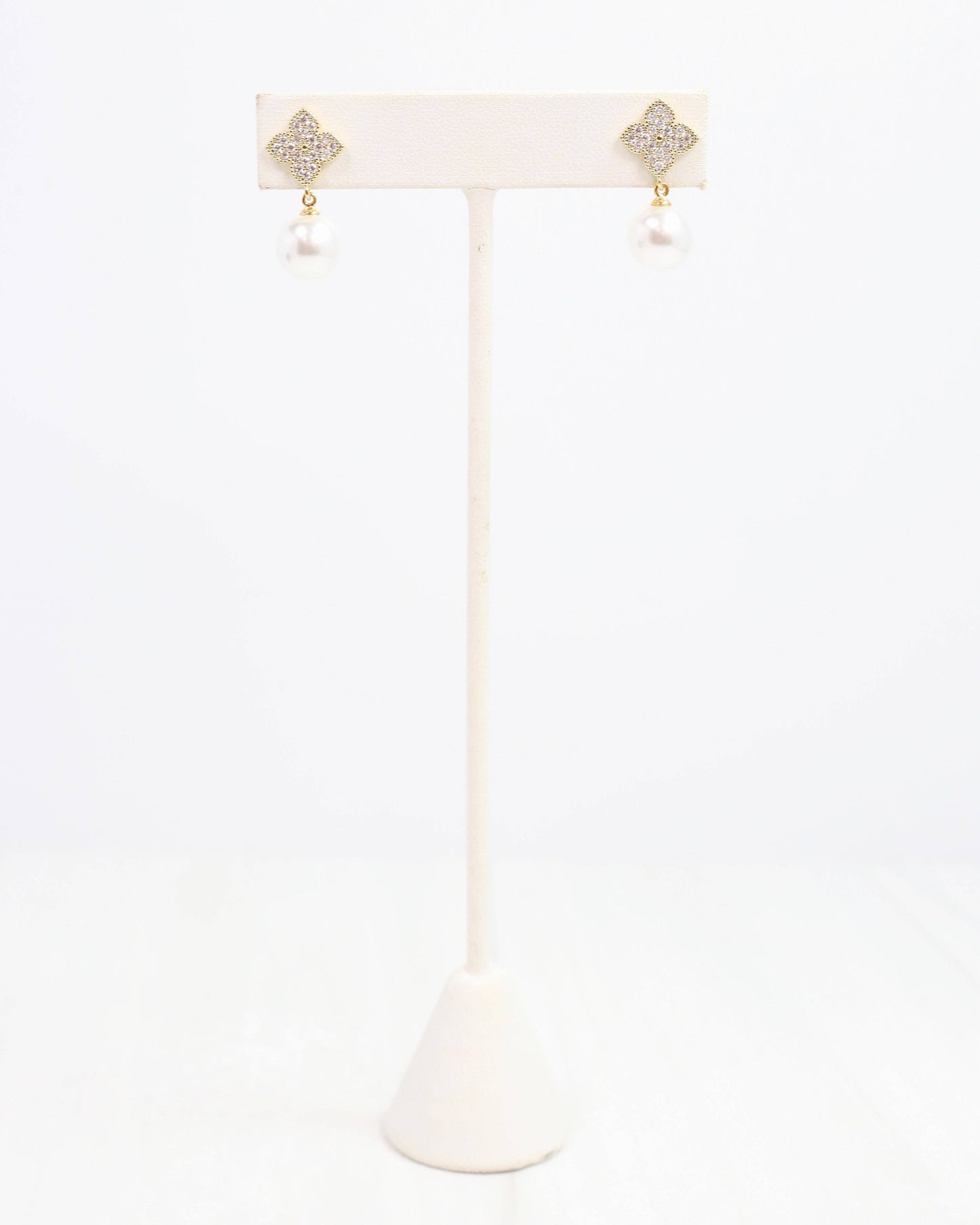 Chanti Clover and Pearl Stud Pearl