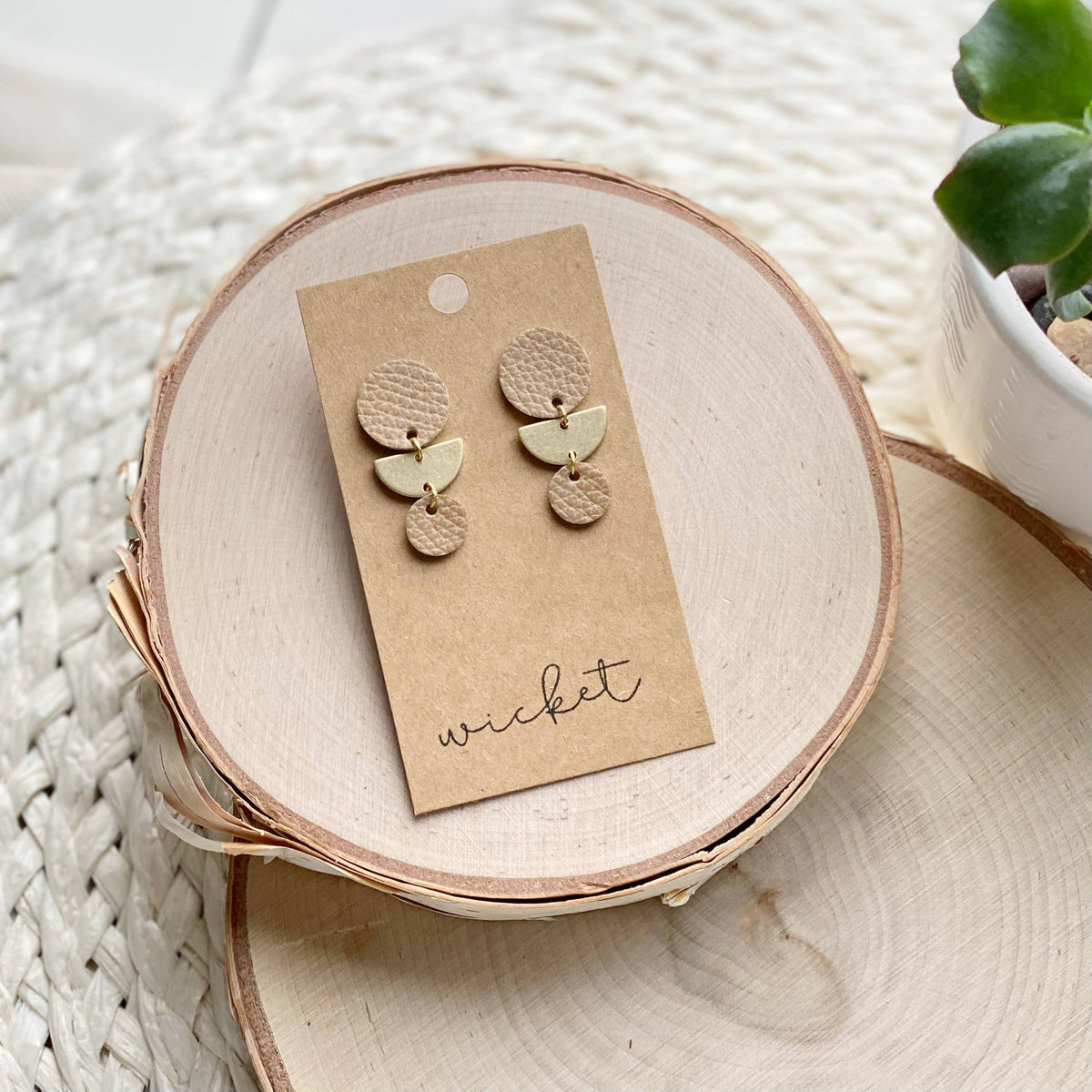 Jango Studs | Cappuccino