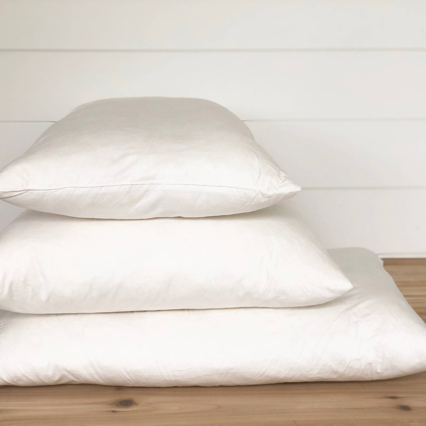 Down Alternative Pillow Inserts: 20" x 20"