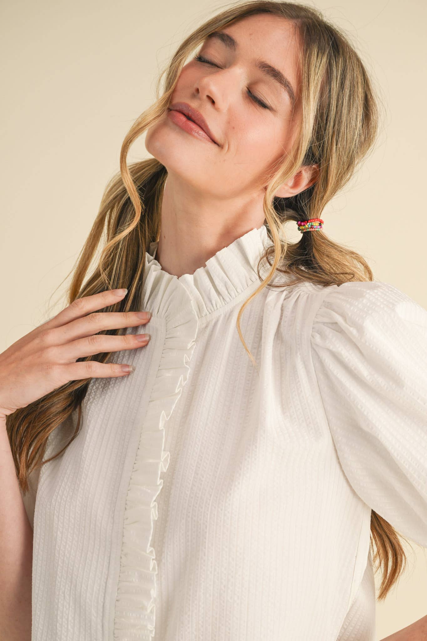 STRIPED RUFFLE BUTTON DOWN TOP MTP3750: PEACH CORAL, L