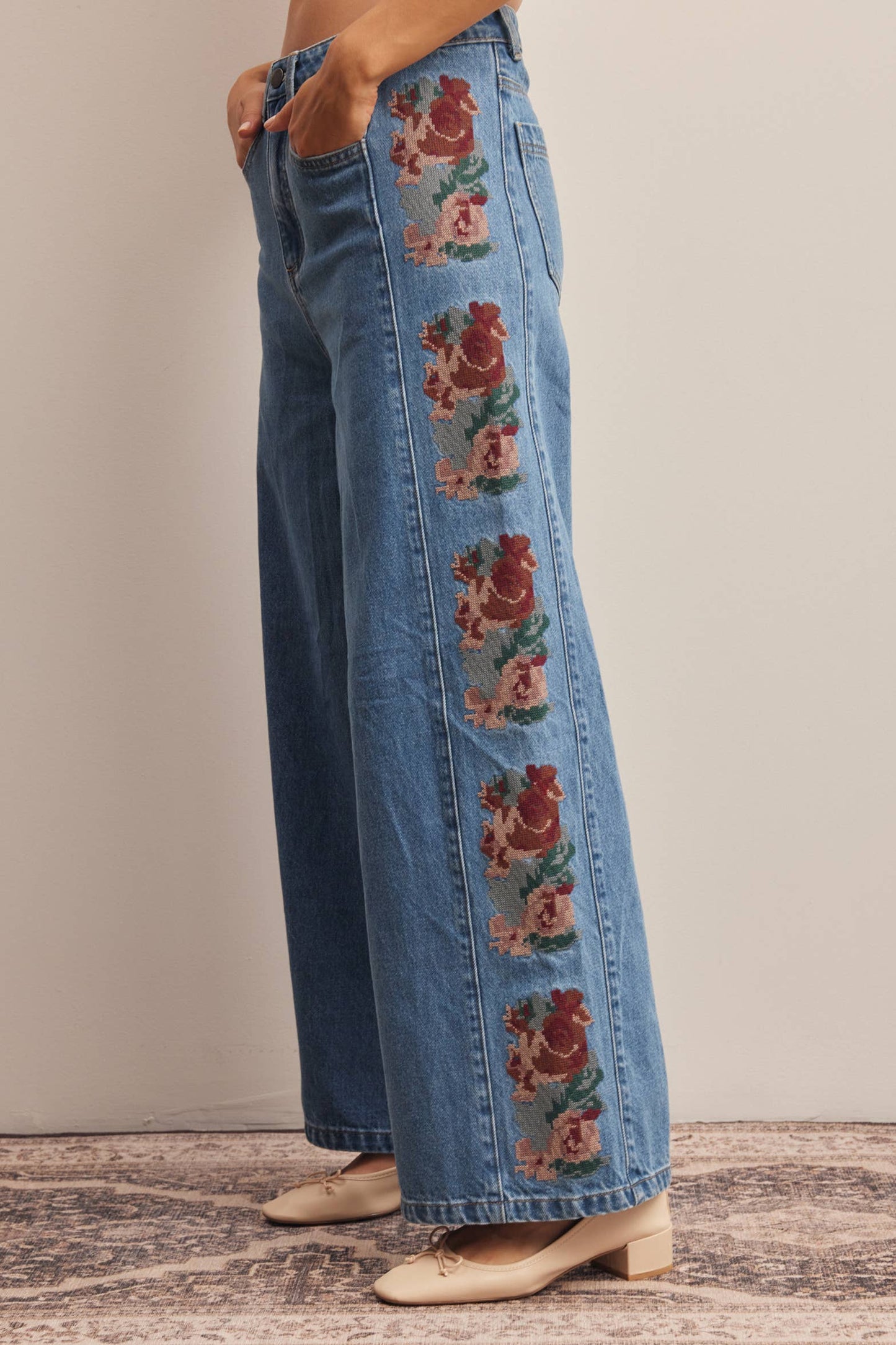 Floral Embroidered Wide Leg Jeans FP0026: Washed Denim, Contemporary, S