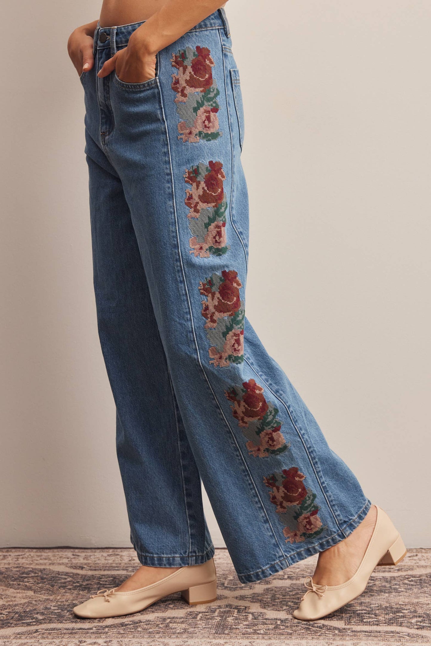 Floral Embroidered Wide Leg Jeans FP0026: Washed Denim, Contemporary, L