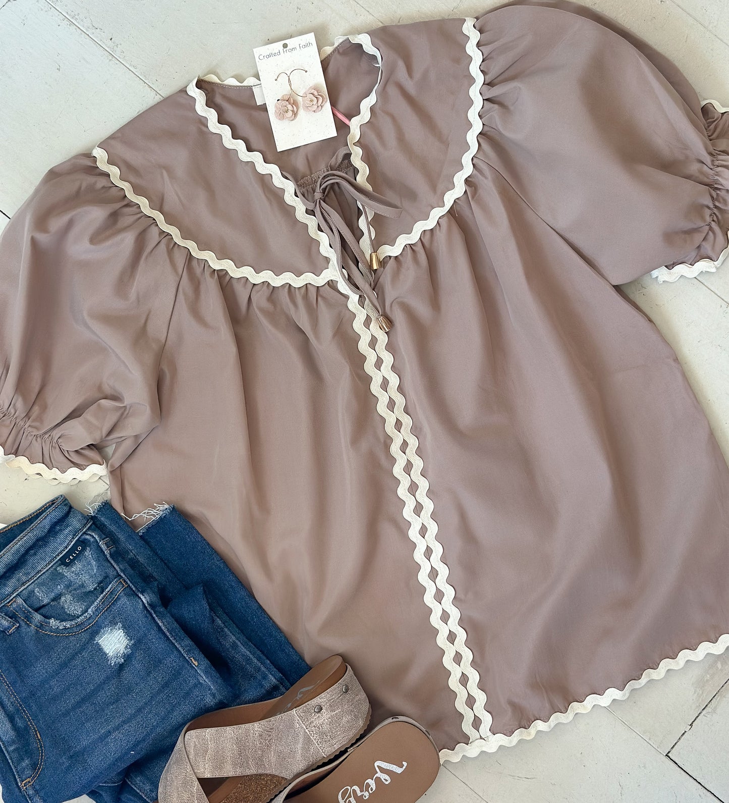 Latte v neck creme ric rac trim top