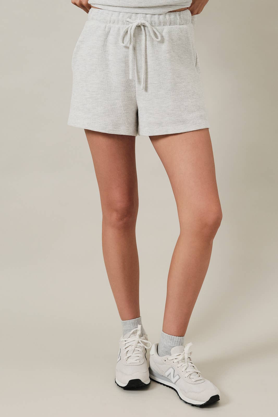 WAIST BAND DRAWSTRING SHORTS: ASH GREY, S