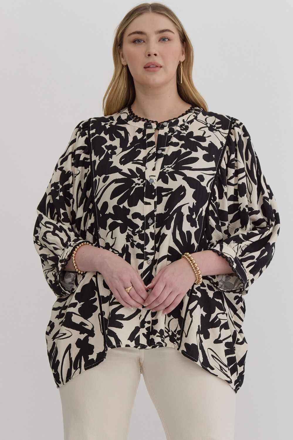 Black & White Flower Top-Curvy