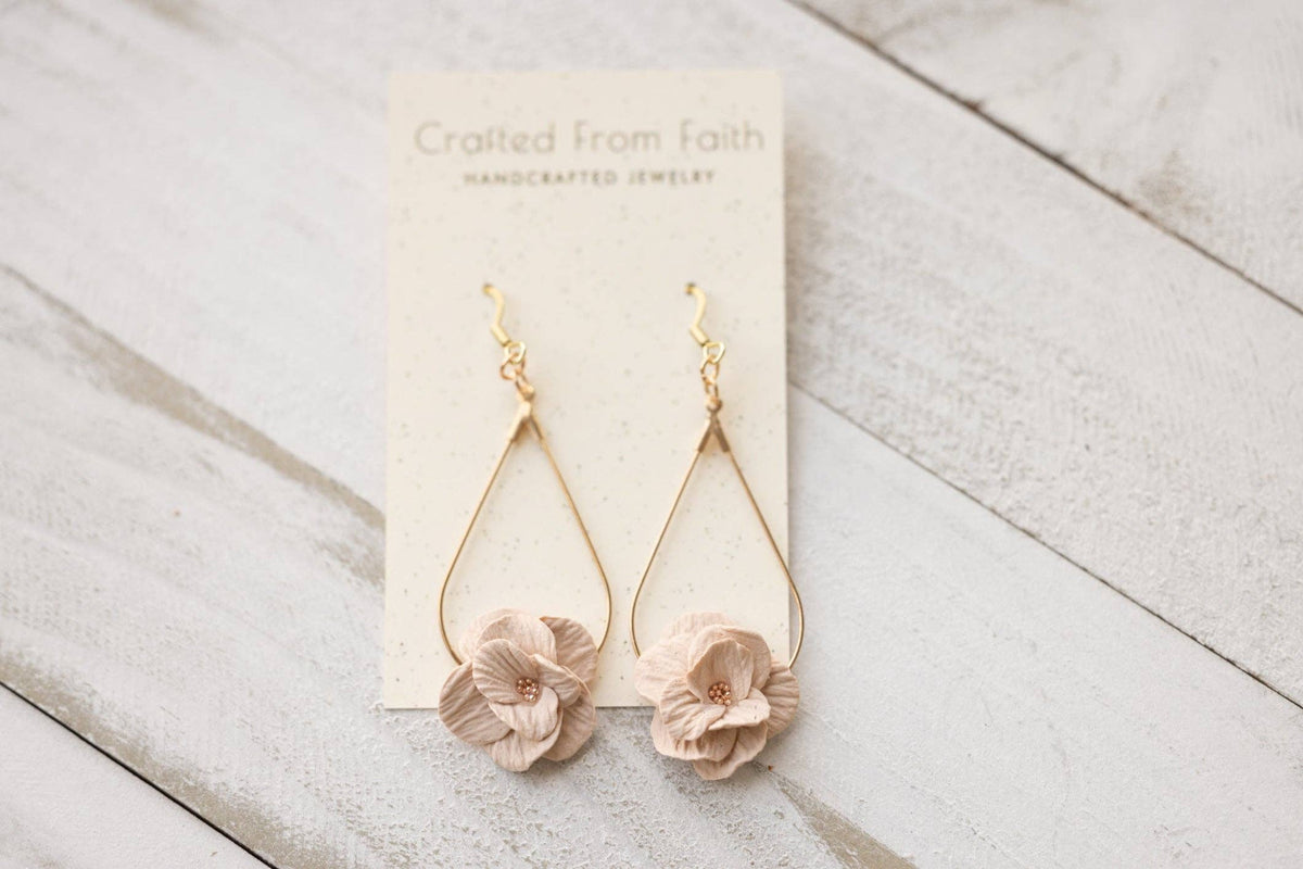 Botanical Dangles: White Sands Teardrop
