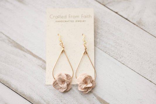Botanical Dangles: White Sands Teardrop